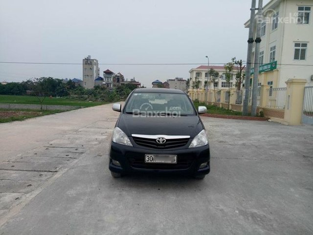 Cần bán Toyota Innova G đời 2011, màu đen