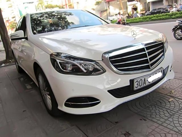 Bán Mercedes E200 sản xuất 2015, màu trắng