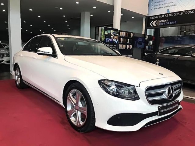 Cần bán xe Mercedes E250 năm sản xuất 2017, màu trắng như mới