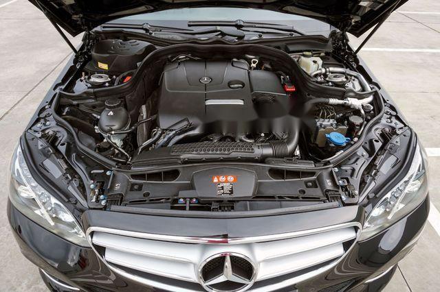 Cần bán xe Mercedes sản xuất 2014, màu đen, giá tốt