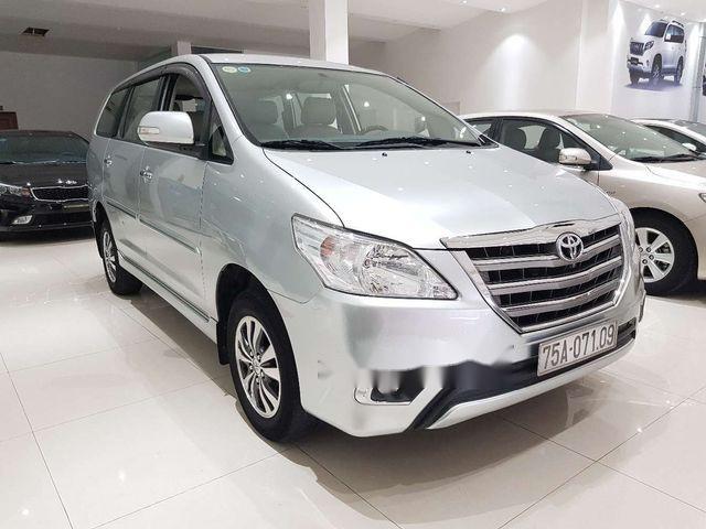 Cần bán gấp Toyota Innova V sản xuất 2015, màu bạc, giá tốt