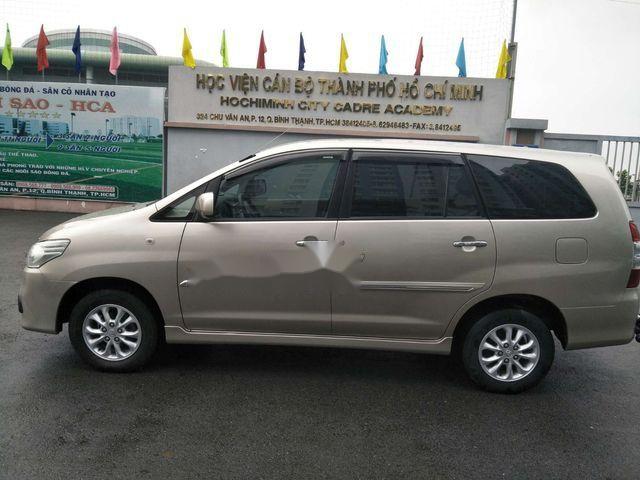 Cần bán lại xe Toyota Innova E đời 2015 số sàn