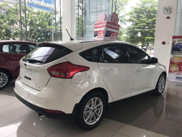 Cần bán xe Ford Focus sản xuất 2018, màu trắng, giá 590tr