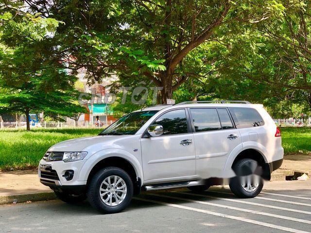 Bán Mitsubishi Pajero sản xuất 2015, màu trắng