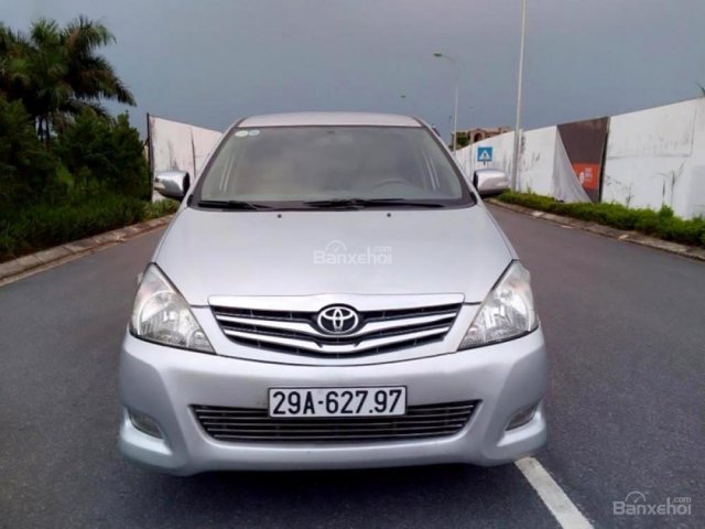 Cần bán gấp Toyota Innova 2.0AT năm sản xuất 2010, màu bạc chính chủ, giá 450tr