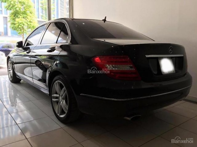 Cần bán gấp Mercedes C200 đời 2014, màu đen số tự động, giá 960tr