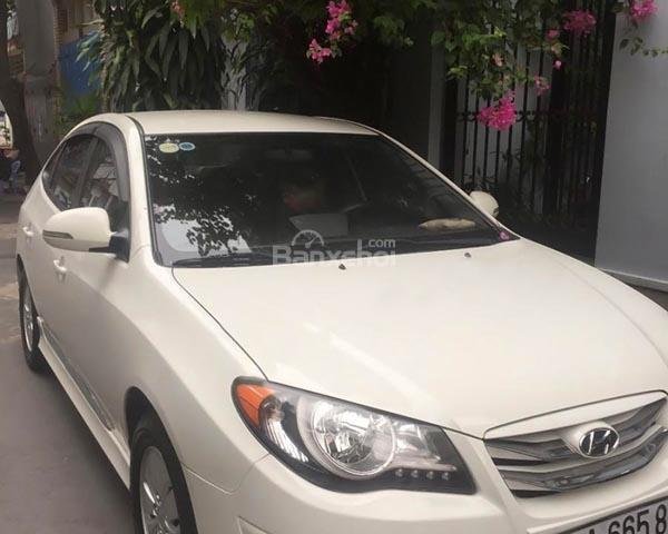 Bán xe Hyundai Avante 1.6 MT đời 2013, màu trắng, giá tốt