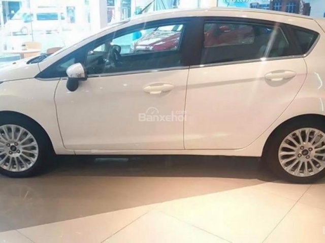 Bán ô tô Ford Fiesta 1.5L Sport đời 2018, màu trắng, 489 triệu