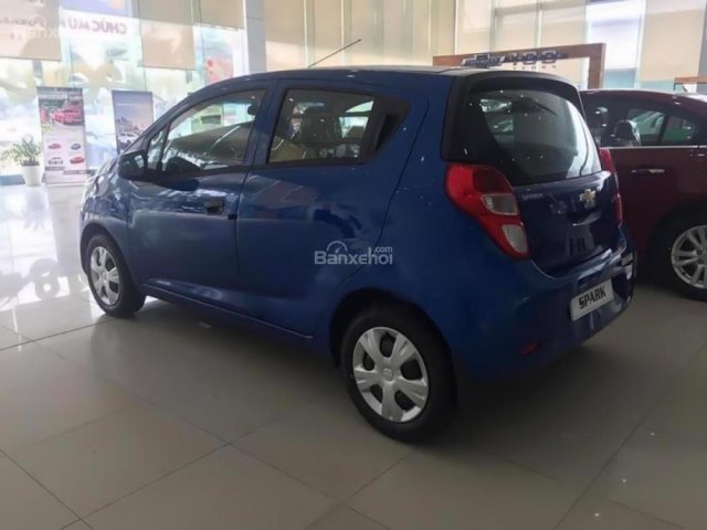 Bán Chevrolet Spark Duo Van 1.2 MT năm sản xuất 2018, màu xanh lam