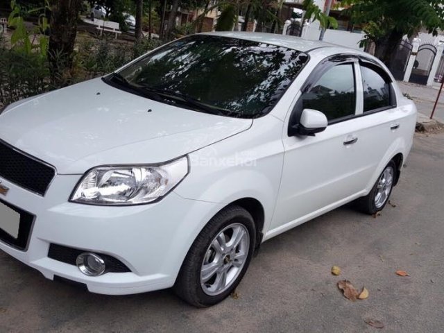 Bán xe Chevrolet Aveo LT 2017 màu trắng, xe mới mua còn như hãng