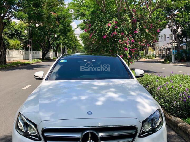 Cần bán gấp Mercedes-Benz E300 đời 2017