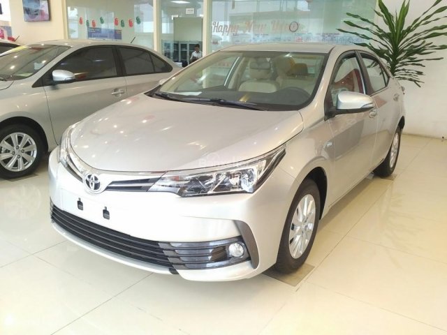 Bán Toyota Corolla Altis 1.8E CVT 2018 - màu bạc - Hỗ trợ trả góp 90%, bảo hành chính hãng 3 năm/Hotline: 0973.306.136