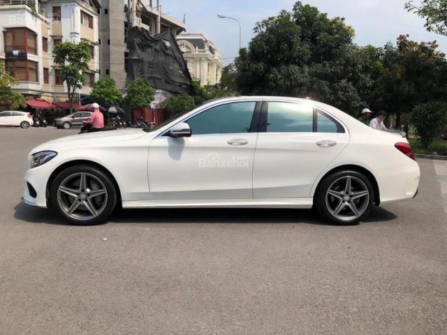 Cần bán xe Mercedes C300 AMG đời 2016, màu trắng