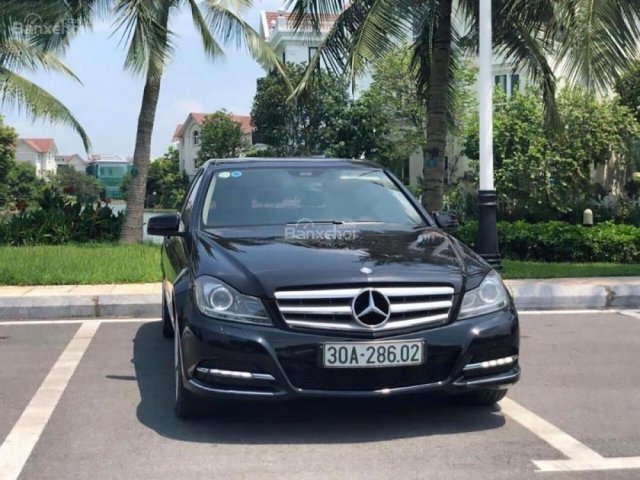 Cần bán gấp Mercedes C200 đời 2014, màu đen, giá chỉ 879 triệu