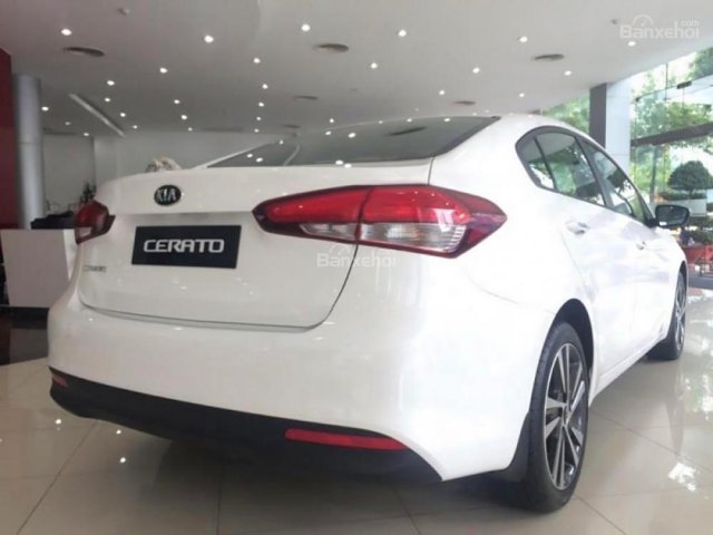 Bán Kia Cerato S MT sản xuất 2018, màu trắng, giá chỉ 499 triệu