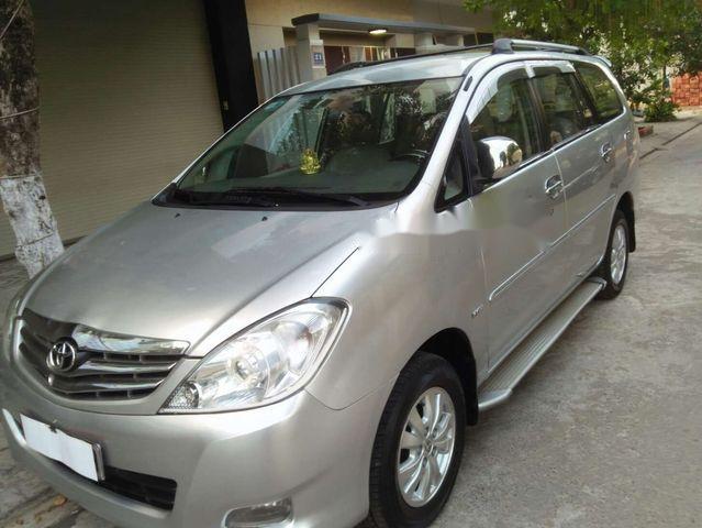 Bán Toyota Innova 2010, màu bạc giá cạnh tranh