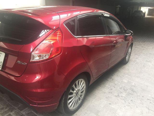 Cần bán xe Ford Fiesta năm sản xuất 2015, màu đỏ như mới