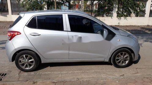 Bán xe Hyundai Grand i10 E có con  chính chủ năm 2015, màu bạc