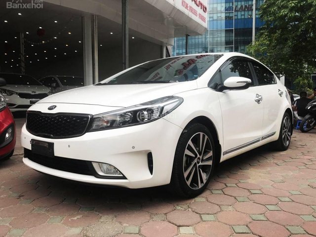 Cần bán Kia Cerato 1.6AT năm 2016, màu trắng