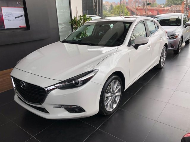 Bán Mazda 3 Hatchback có xe giao ngay, tặng bảo hiểm thân xe, trả trước 186 triệu, bảo hành 5 năm. LH 0907148849