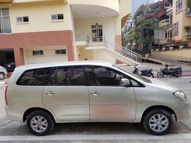 Cần bán Toyota Innova G năm sản xuất 2006, màu bạc, giá tốt