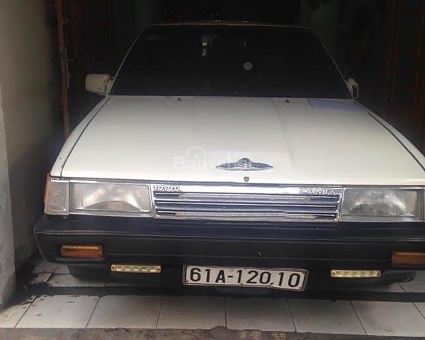 Bán Toyota Camry năm 1990, màu trắng, nhập khẩu nguyên chiếc