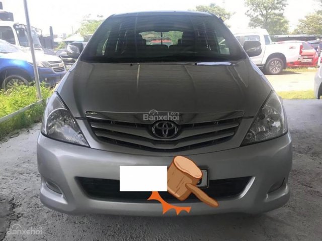 Cần bán gấp Toyota Innova G năm sản xuất 2010, màu bạc