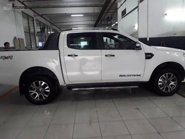 Cần bán lại xe Ford Ranger Wildtrak 3.2 At 4x4 năm 2017, màu trắng, nhập khẩu Thái Lan  