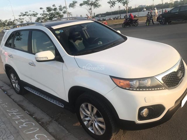 Kẹt tiền bán xe Sorento 2013, số sàn màu trắng, xe đẹp bản full