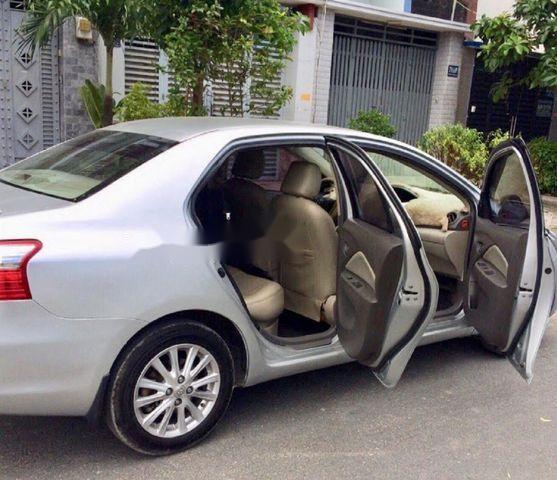 Bán Toyota Vios E đời 2013, màu bạc  