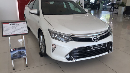 Bán ô tô Toyota Camry 2.5Q năm 2018, màu trắng