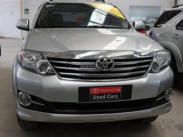 Cần bán lại xe Toyota Fortuner 2.7V 4X2 AT năm sản xuất 2016, màu bạc