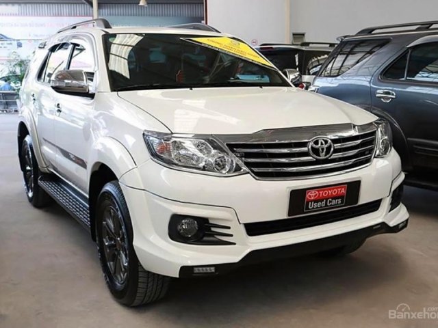 Bán ô tô Toyota Fortuner TRD Sportivo 4x2 AT năm 2015, màu trắng