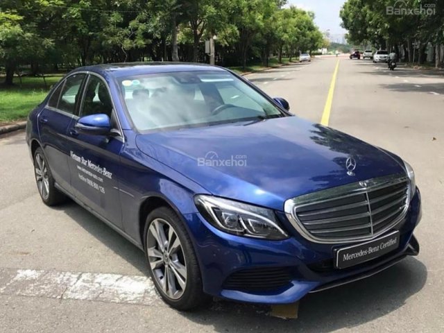 Bán xe Mercedes năm sản xuất 2017, màu xanh lam như mới