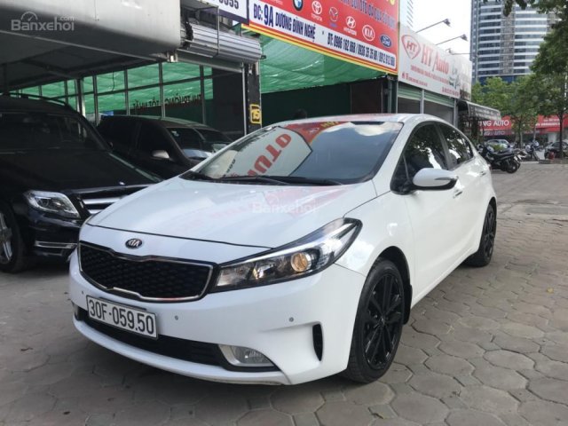 Bán xe Kia Cerato 1.6 năm sản xuất 2016, màu trắng, giá cạnh tranh