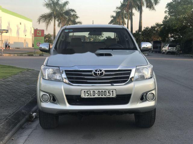 Bán Toyota Hilux năm sản xuất 2011, màu bạc, xe nhập 
0