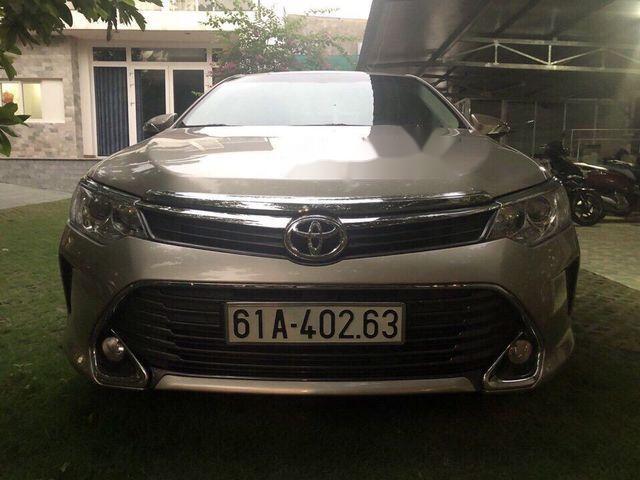 Bán Toyota Camry năm sản xuất 2015, màu vàng cát