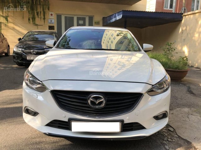 Cần bán xe Mazda 6 2.5 2016, màu trắng, giá rẻ