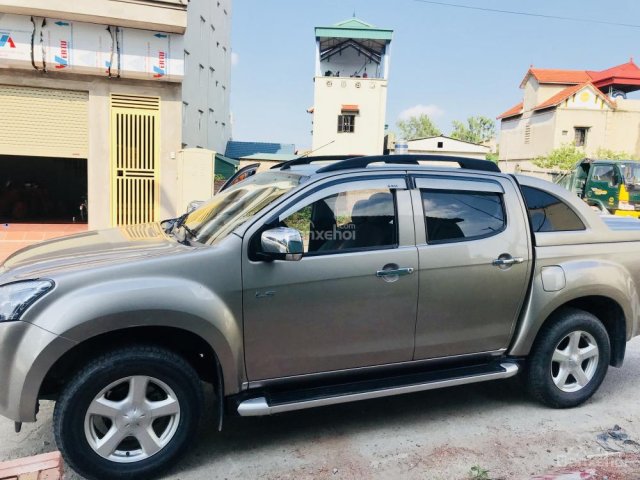 Bán ô tô Isuzu Dmax Dmax LS 2.5 4x4 MT đời 2014, nhập khẩu sản xuất năm 2014, màu vàng, nhập khẩu nguyên chiếc