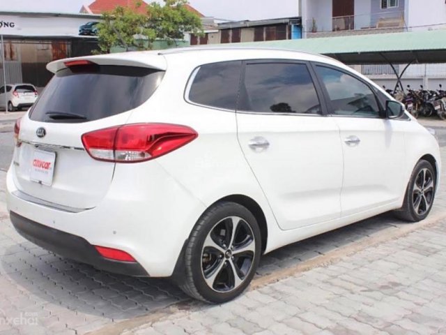 Cần bán gấp Kia Rondo GAT đời 2016, màu trắng