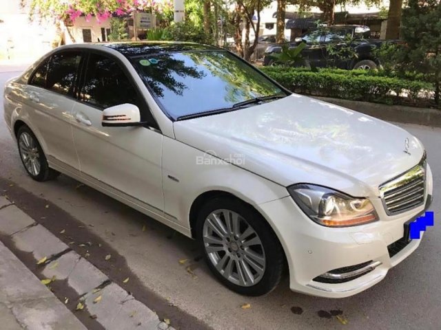 Cần bán Mercedes C250 đời 2011, màu trắng chính chủ, 729 triệu