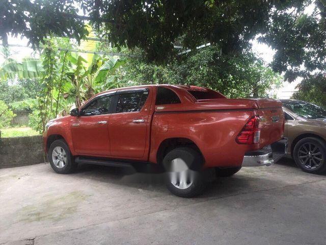 Cần bán lại xe Toyota Hilux 3.0 AT 4X4 năm sản xuất 2015, màu đỏ, giá chỉ 720 triệu