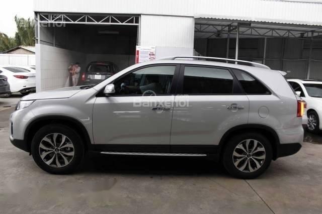 Cần bán xe Kia Sorento 2018 số tự động, màu bạc zin 99,99%