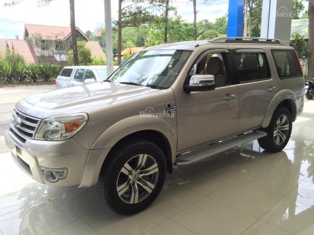 Cần bán Ford Everest MT 4x2 SX 2012, xe đẹp long lanh giá 598tr