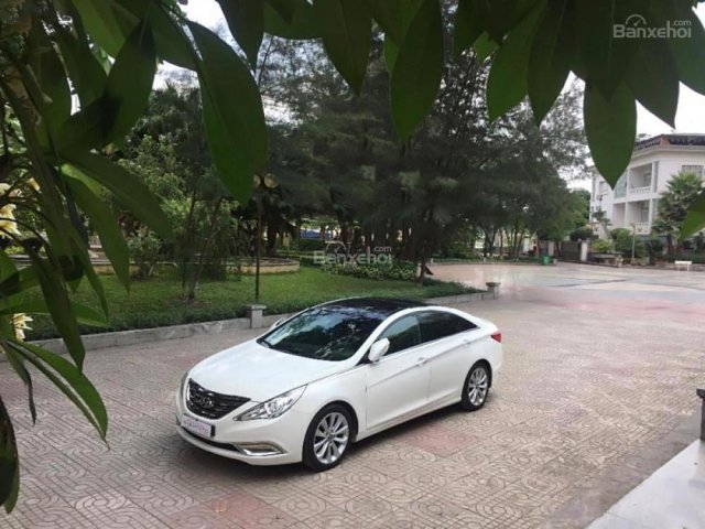 Cần bán Hyundai Sonata đời 2011, màu trắng, xe nhập, giá chỉ 615 triệu