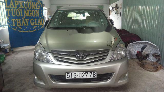 Cần bán xe Toyota Innova đời 2010, màu bạc, giá chỉ 420 triệu