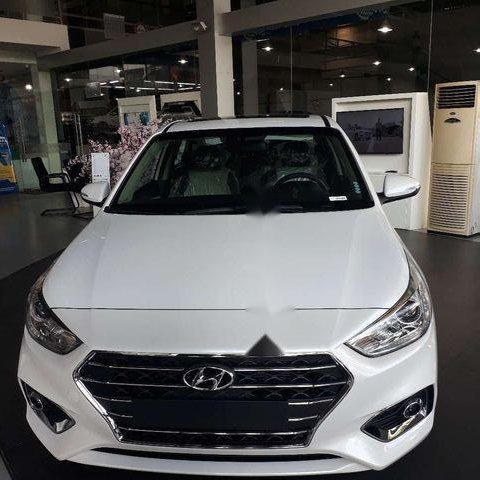 Bán ô tô Hyundai Accent đời 2018, màu trắng, giá tốt