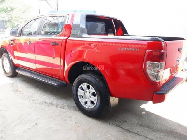 Cần bán gấp Ford Ranger XLS MT đời 2017, màu đỏ, nhập khẩu nguyên chiếc, giá tốt