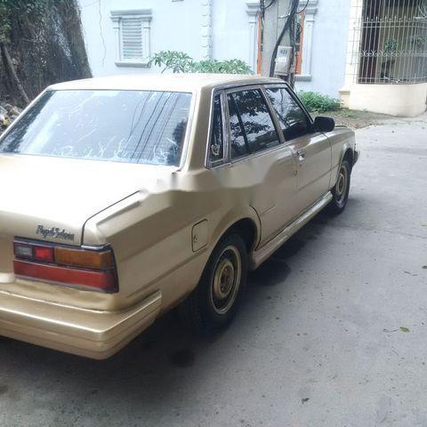 Bán xe Toyota Cressida đời 1981, màu vàng cát