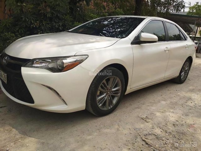 Bán Toyota Camry SE 2.5 AT sản xuất năm 2015, màu trắng, nhập khẩu nguyên chiếc